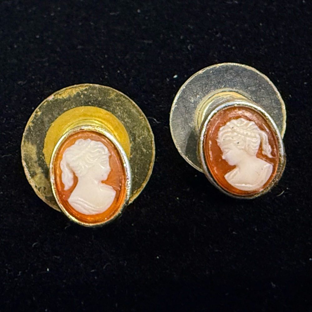 Vintage Cameo Very Dainty & Small Stud Earrings - Picture 2 of 3